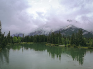 Blick auf den Two Jack Lake bei Banff