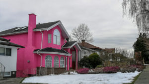 pinkes Haus in East Vancouver