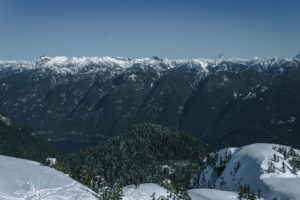 Ausblick auf schneebedeckte Berge