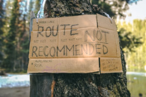Schild "route not not not recommended"