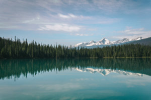 Emerald Lake mit Bergpanorama
