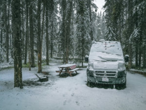zugeschneiter Campervan